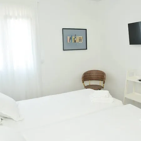 招待所 Maias House